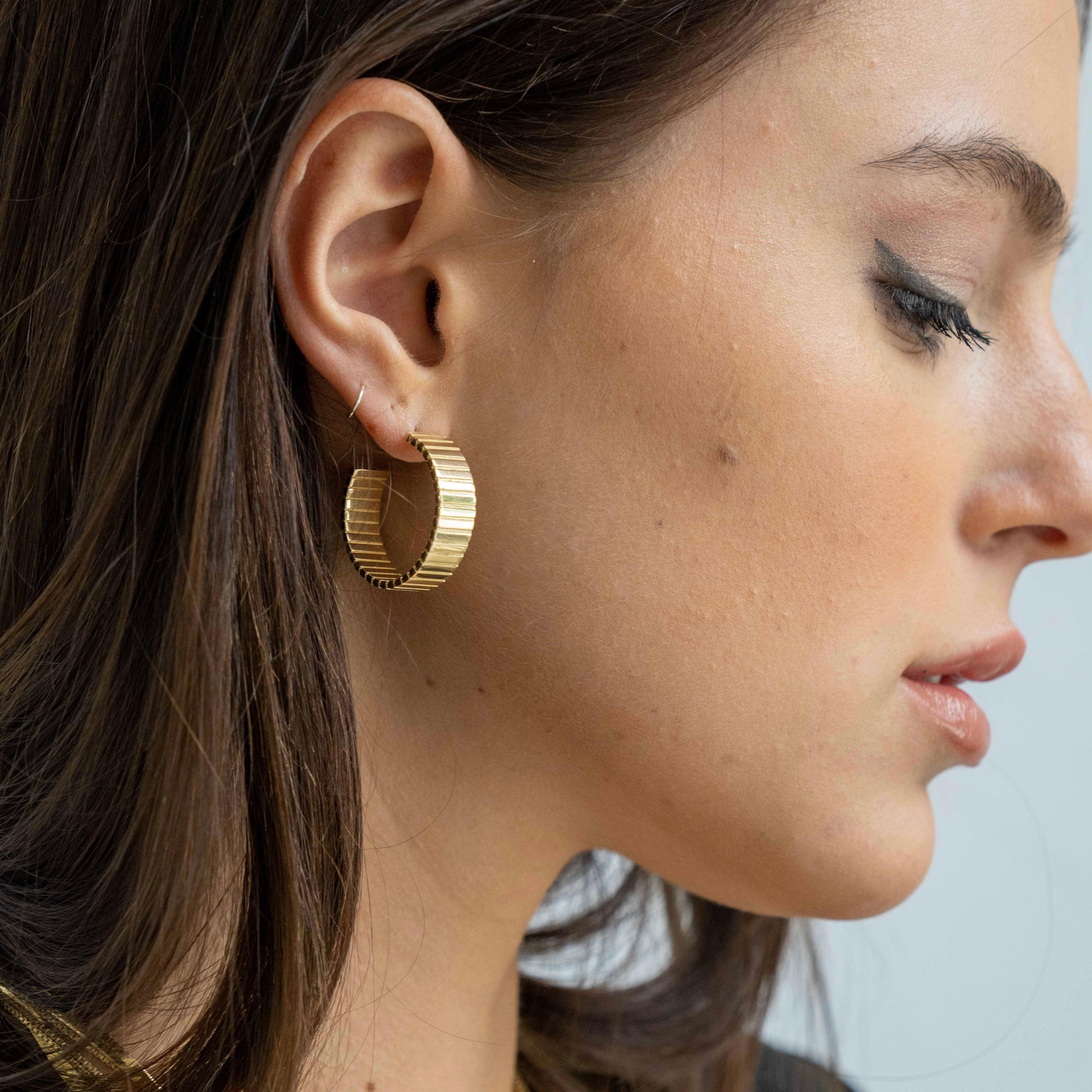 Jennifer Zeuner Jewelry Odessa 1" Earrings