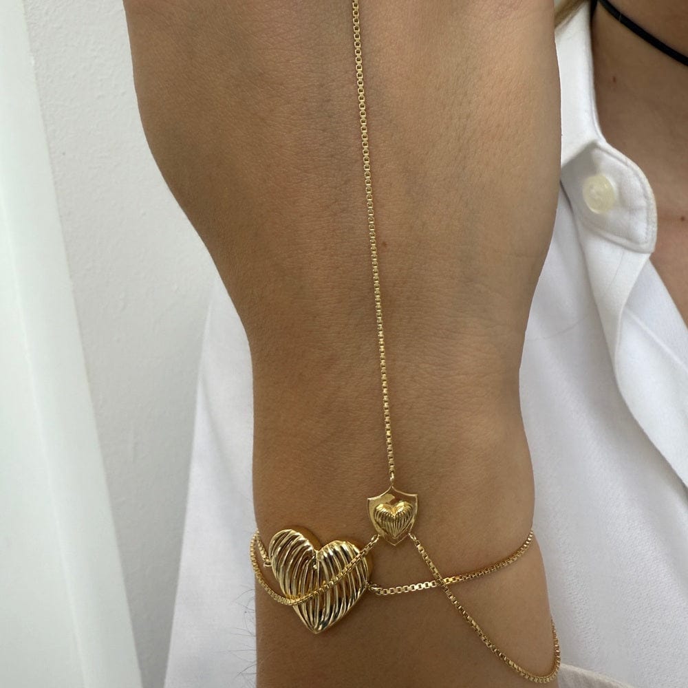 Jennifer Zeuner Chara Handchain