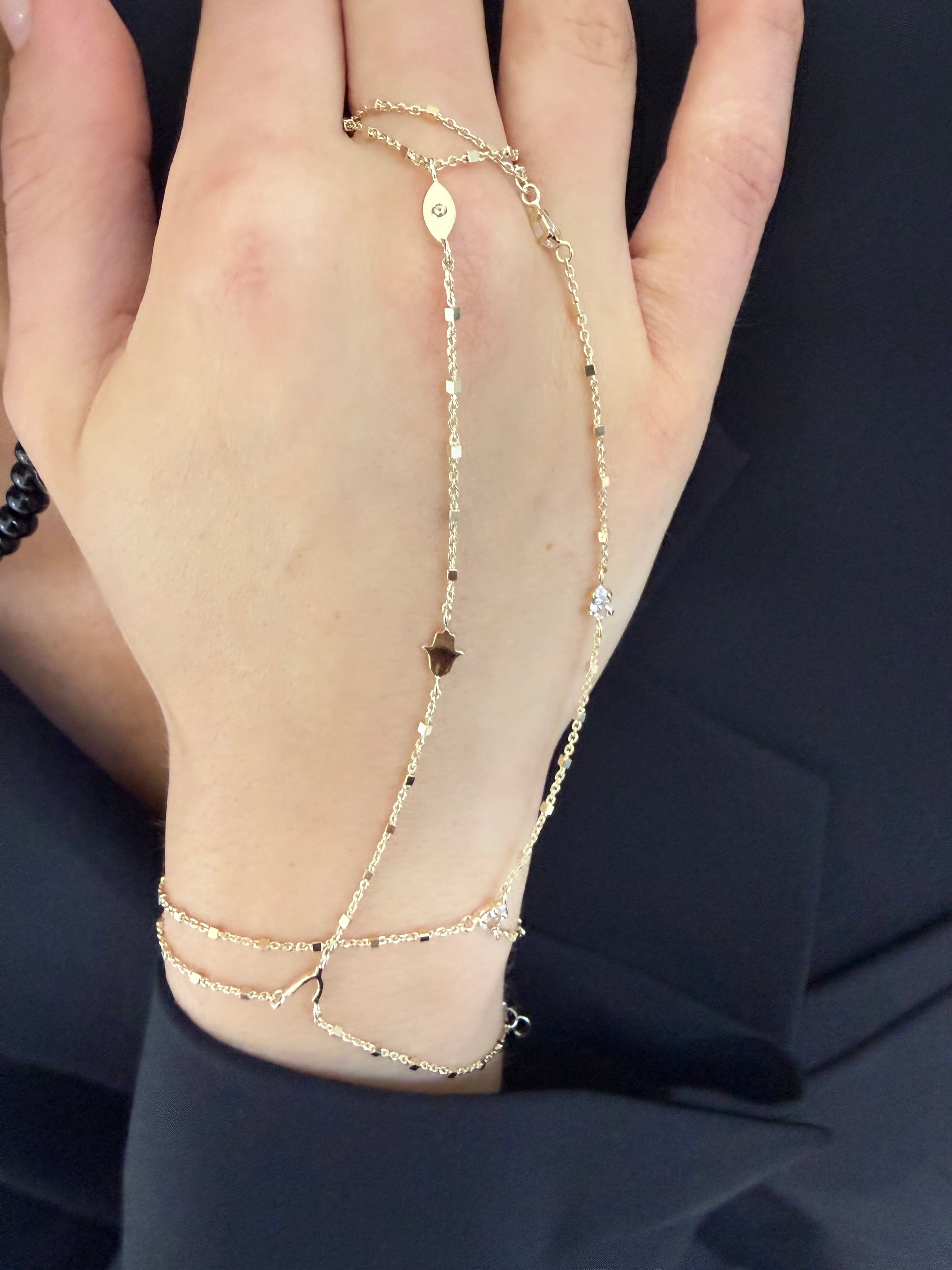 Jennifer Zeuner Dakota Handchain