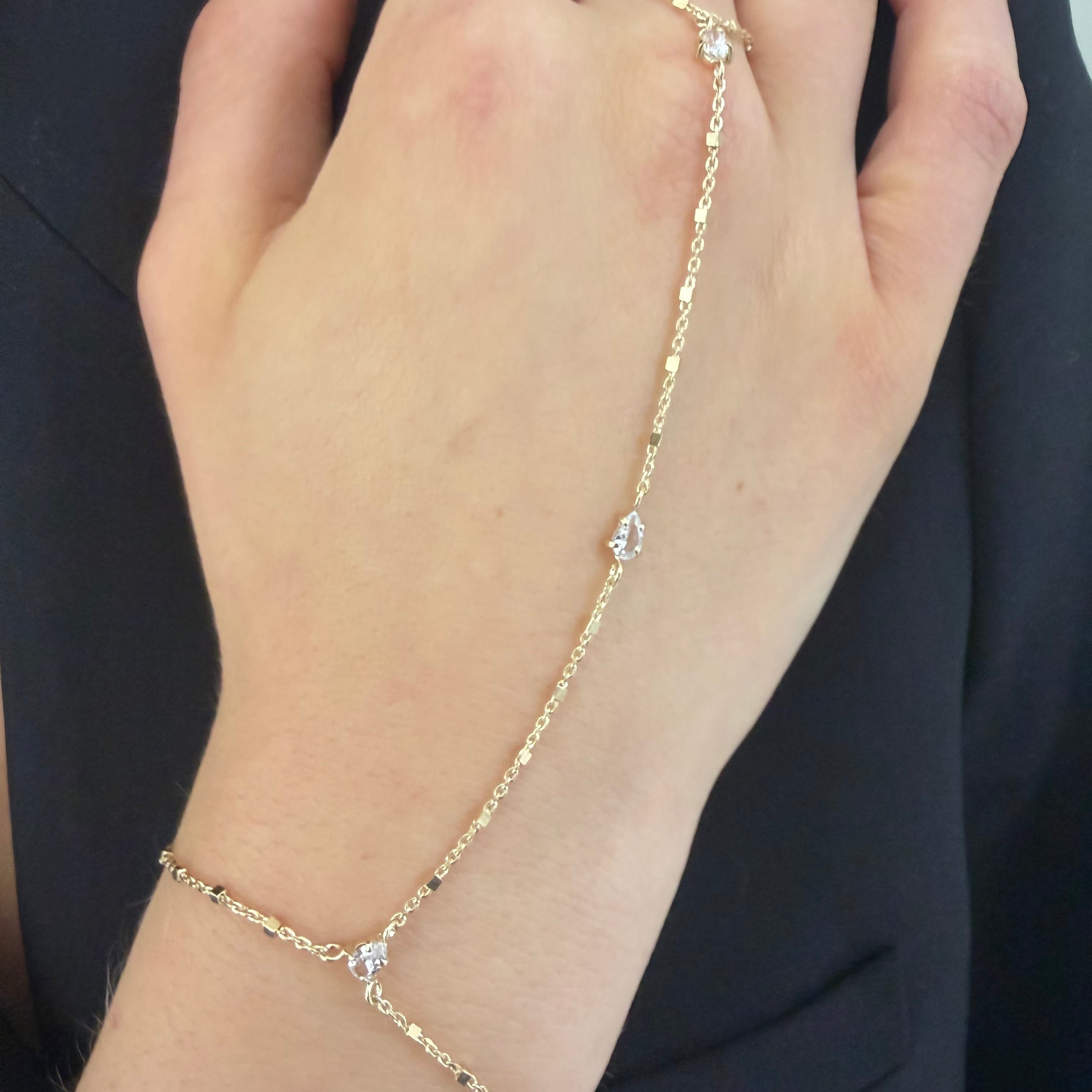 Jennifer Zeuner Dakota Handchain