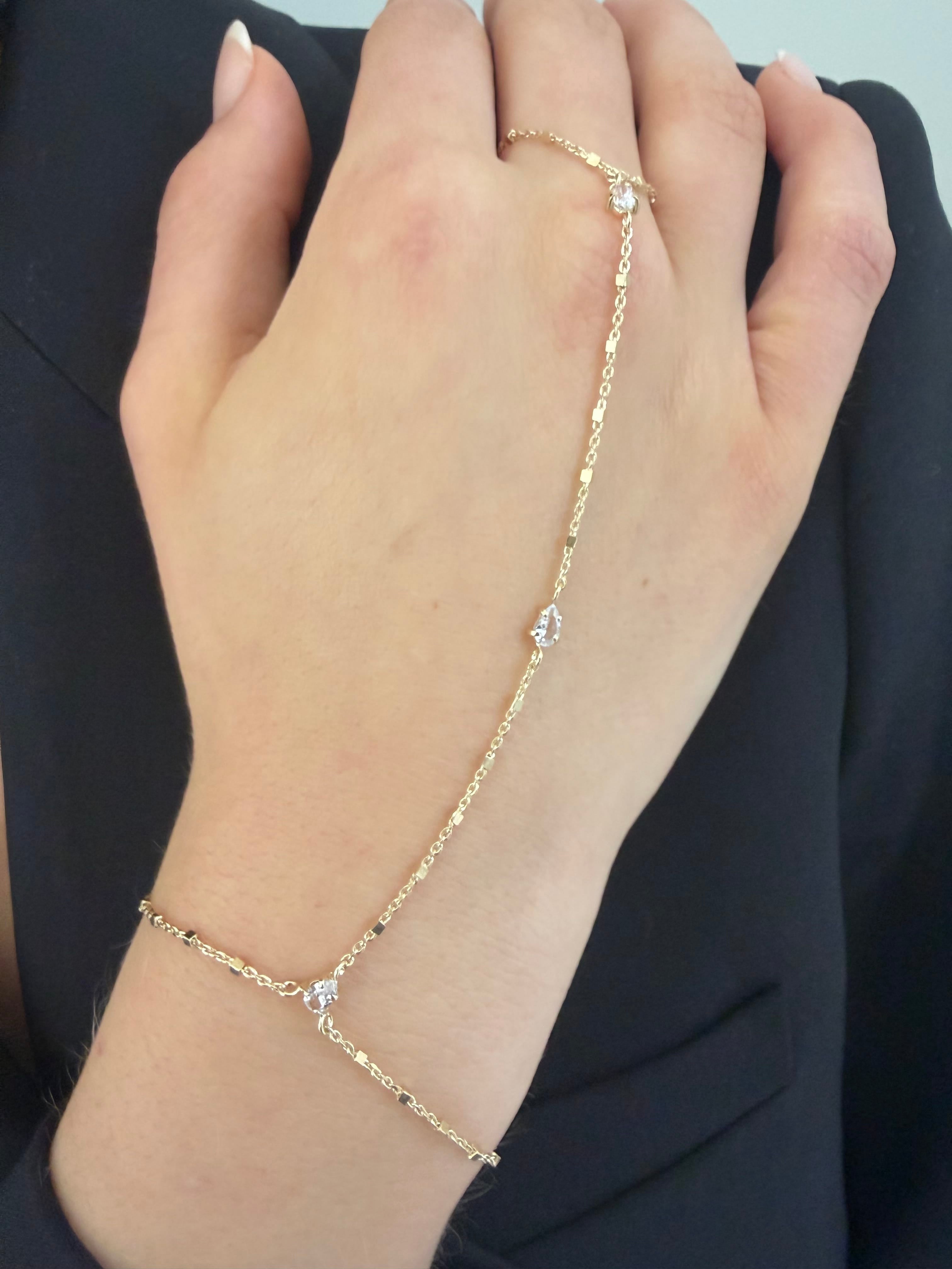Jennifer Zeuner Dakota Handchain