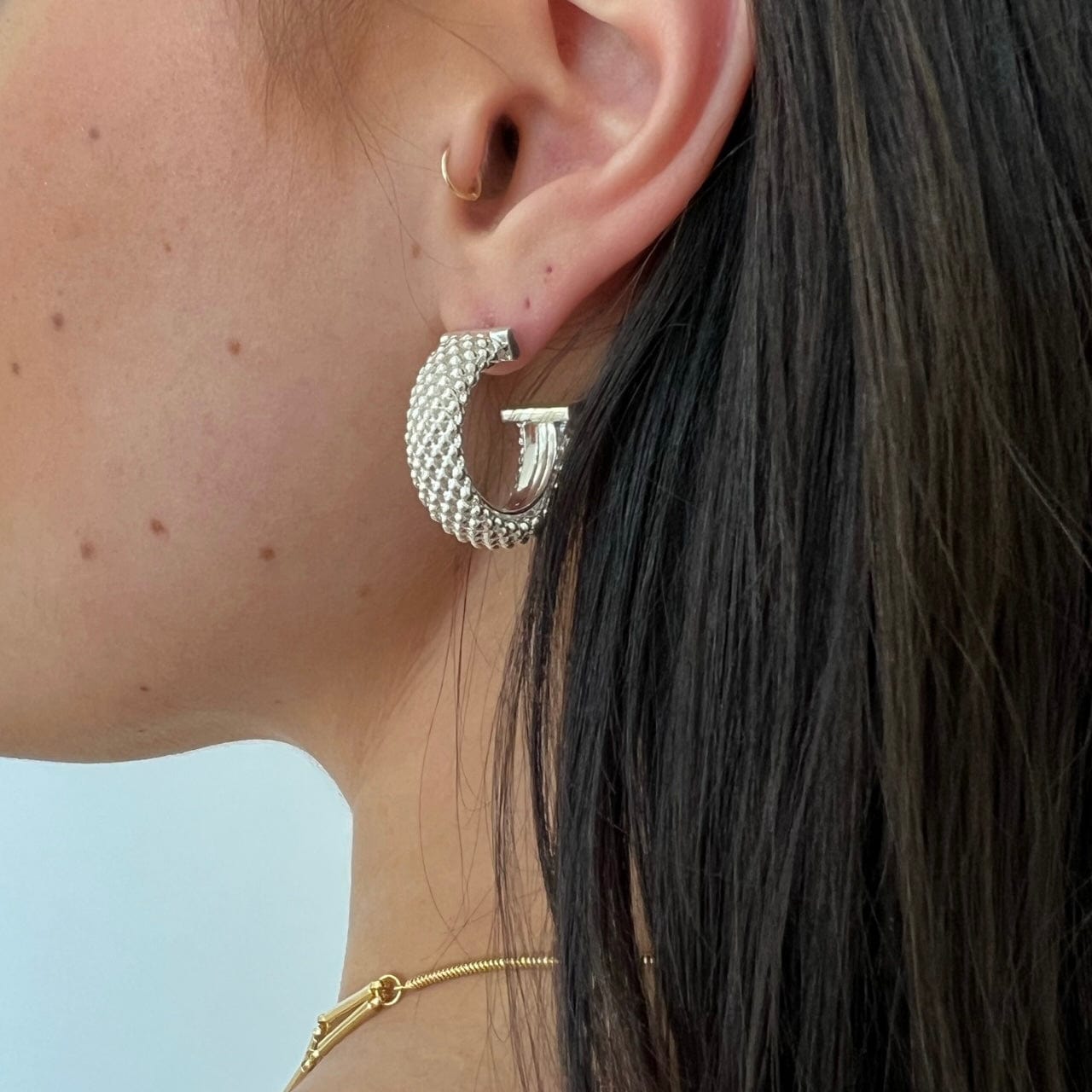 Jennifer Zeuner Jewelry Lucia 1" Hoops sterling silver