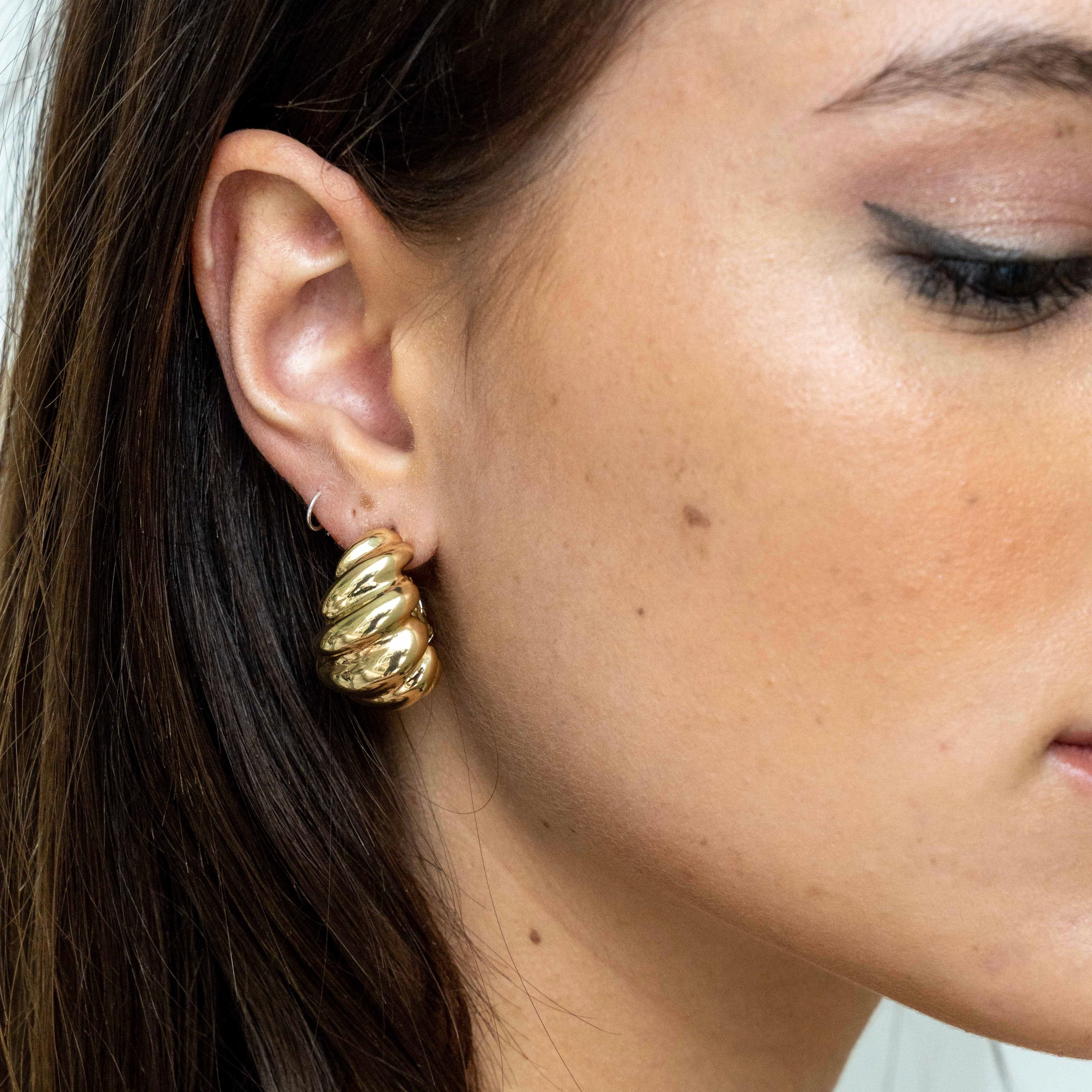 Jennifer Zeuner Jewelry Perla 1" Earrings